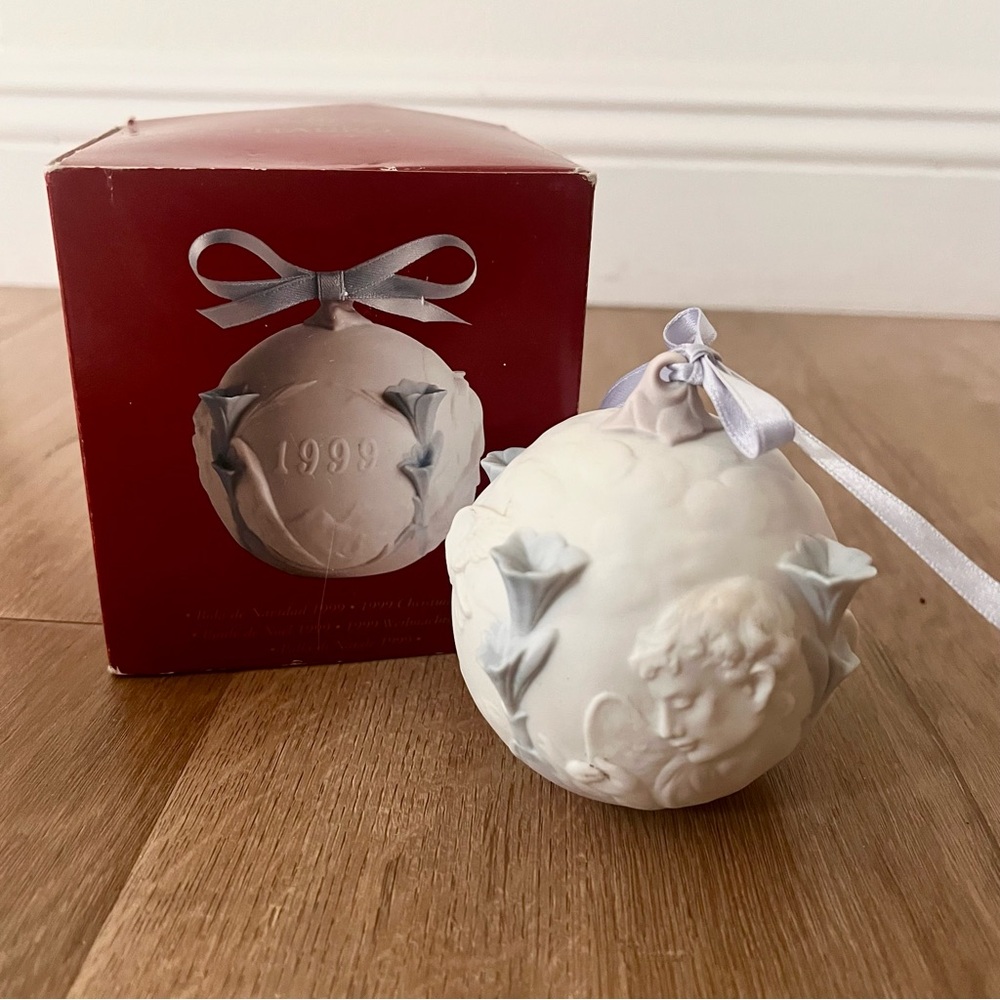 Lladro Bola Navidad 1999 Christmas Holiday Porcelain Ball Ornament 16637 Boxed‎
